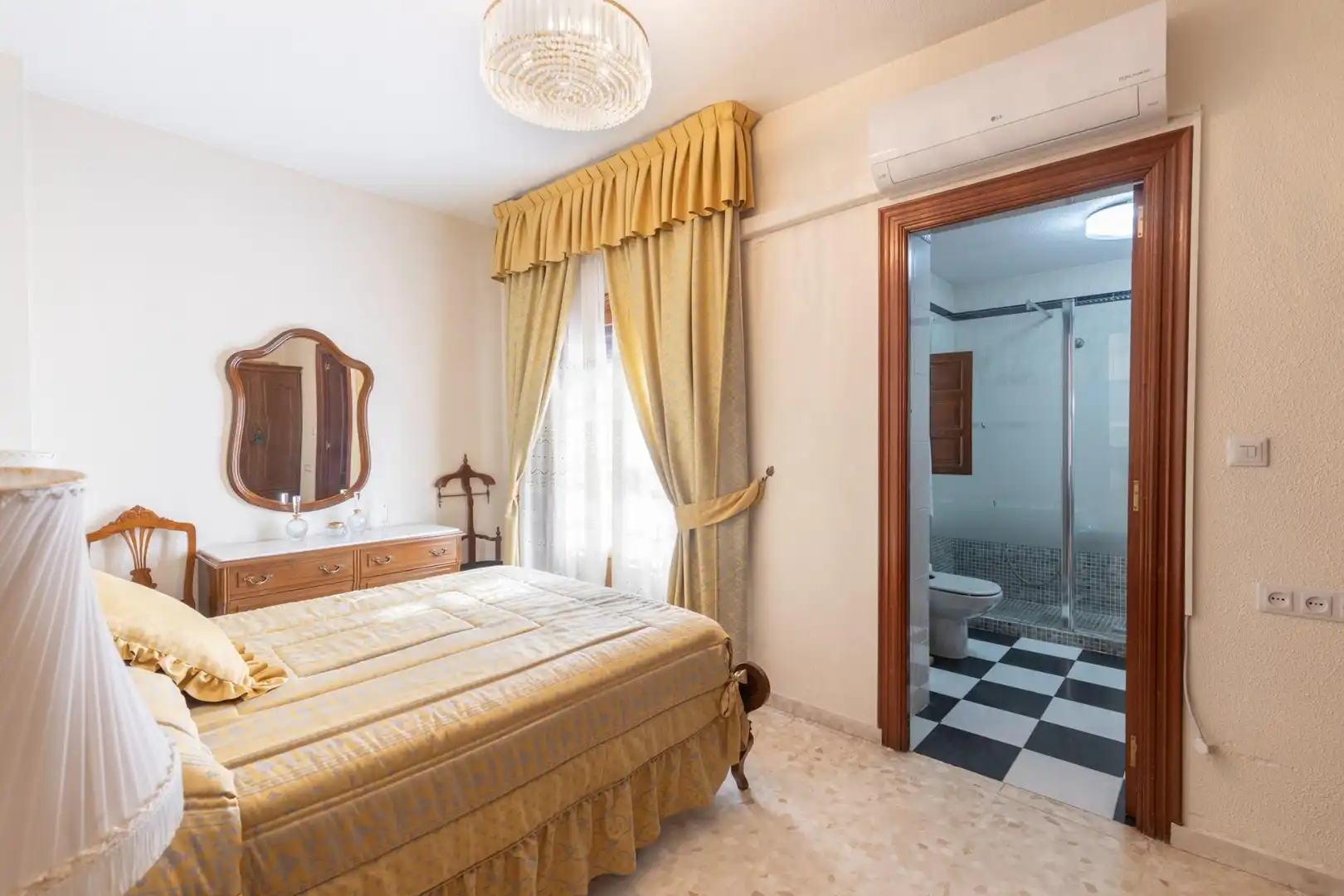 Bedroom of Houses for sale in Granada
