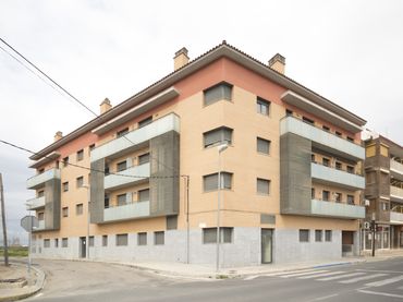 Aparcament amb ascensor en venda a Av Robert Graupera