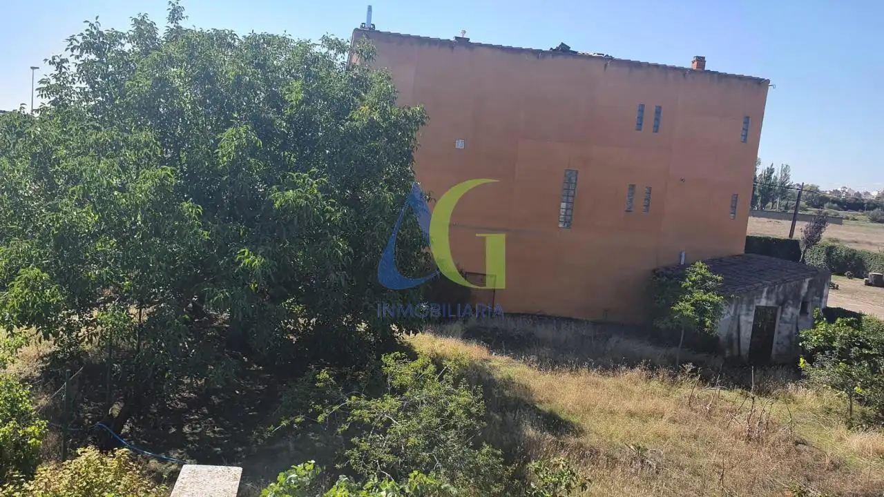 Casa o xalet en venda en León Capital  amb Calefacció, Jardí privat i Terrassa