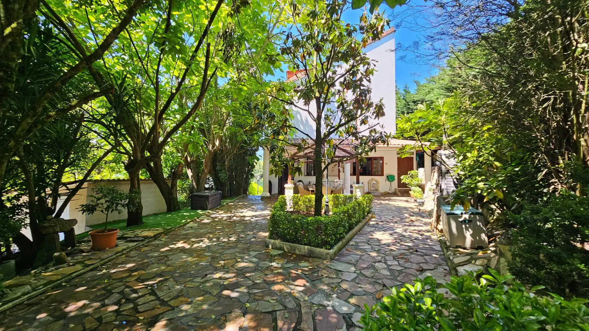 Jardí de Casa o xalet en venda en Güeñes amb Aire condicionat, Calefacció i Jardí privat