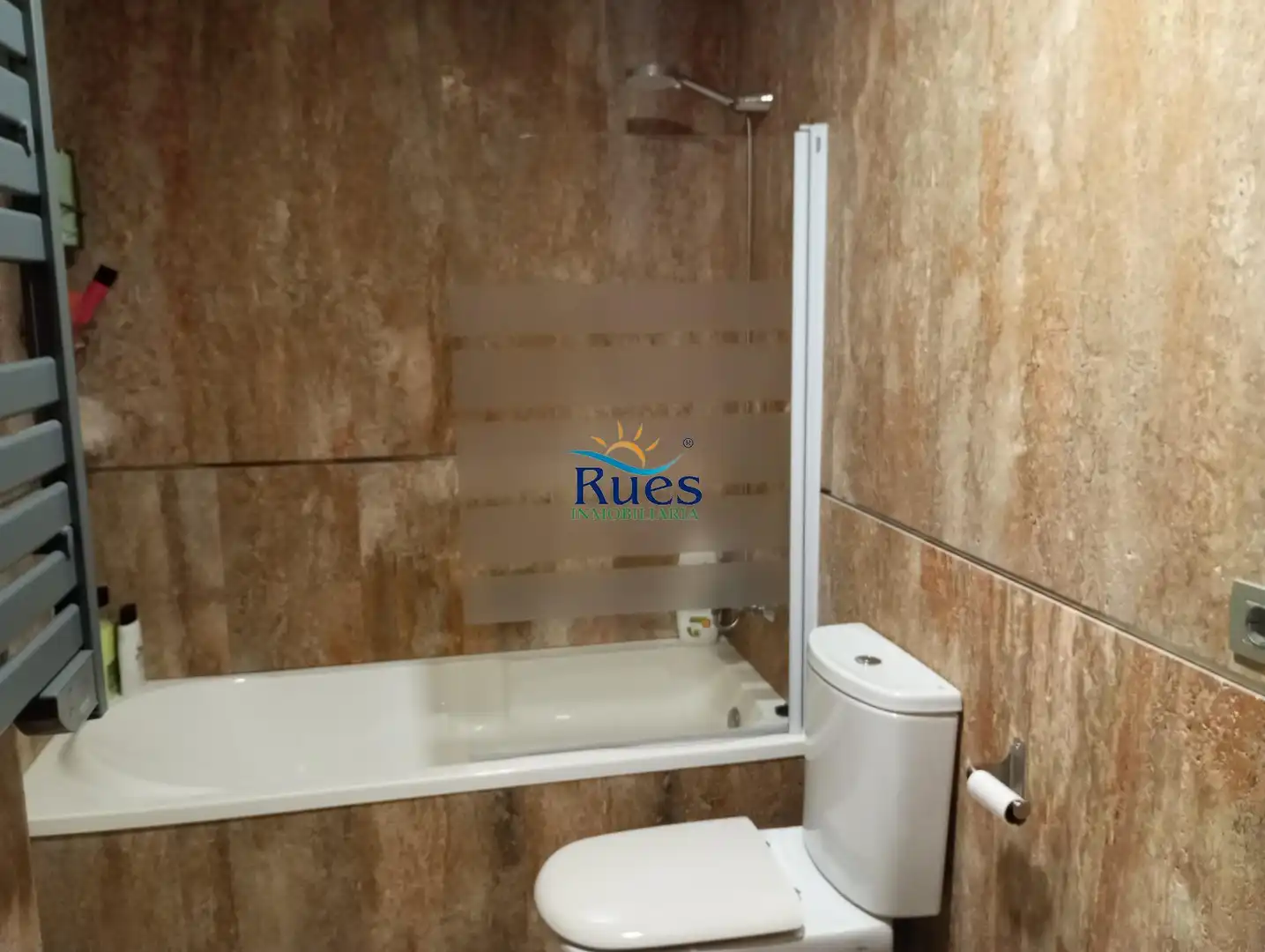 Badezimmer von Erdgeschoss zum Verkauf in Oropesa del Mar / Orpesa mit Heizung, Terrasse und Abstellraum
