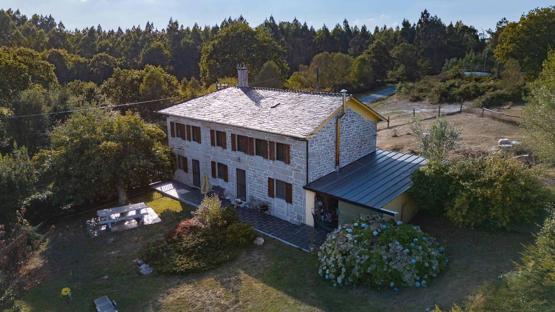 Außenansicht von Country house zum verkauf in Guitiriz mit Möbliert