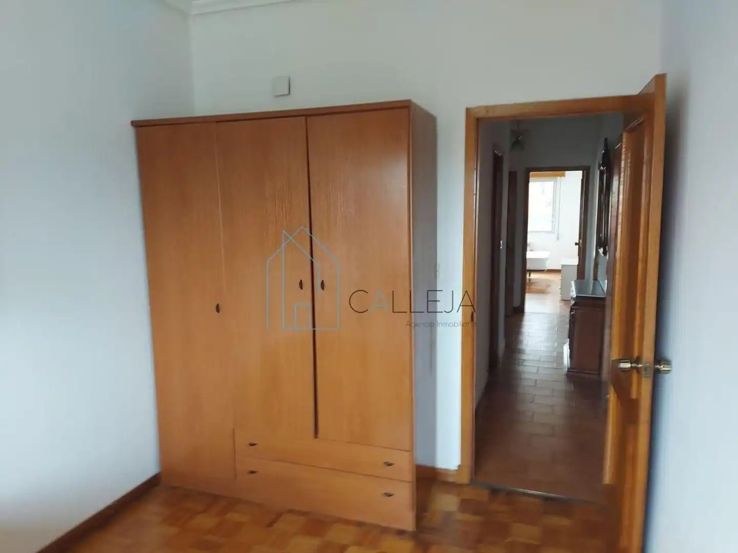 Habitación de Piso en venta en Ourense Capital  con Calefacción y Trastero