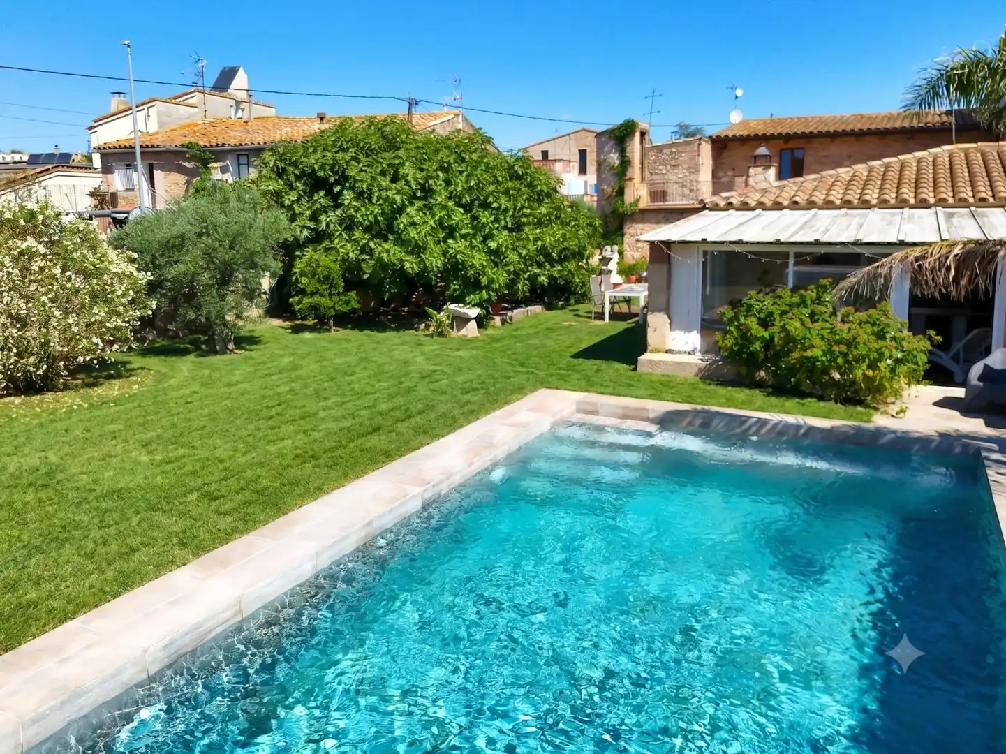 Piscina de Finca rústica en venda en Vilamacolum