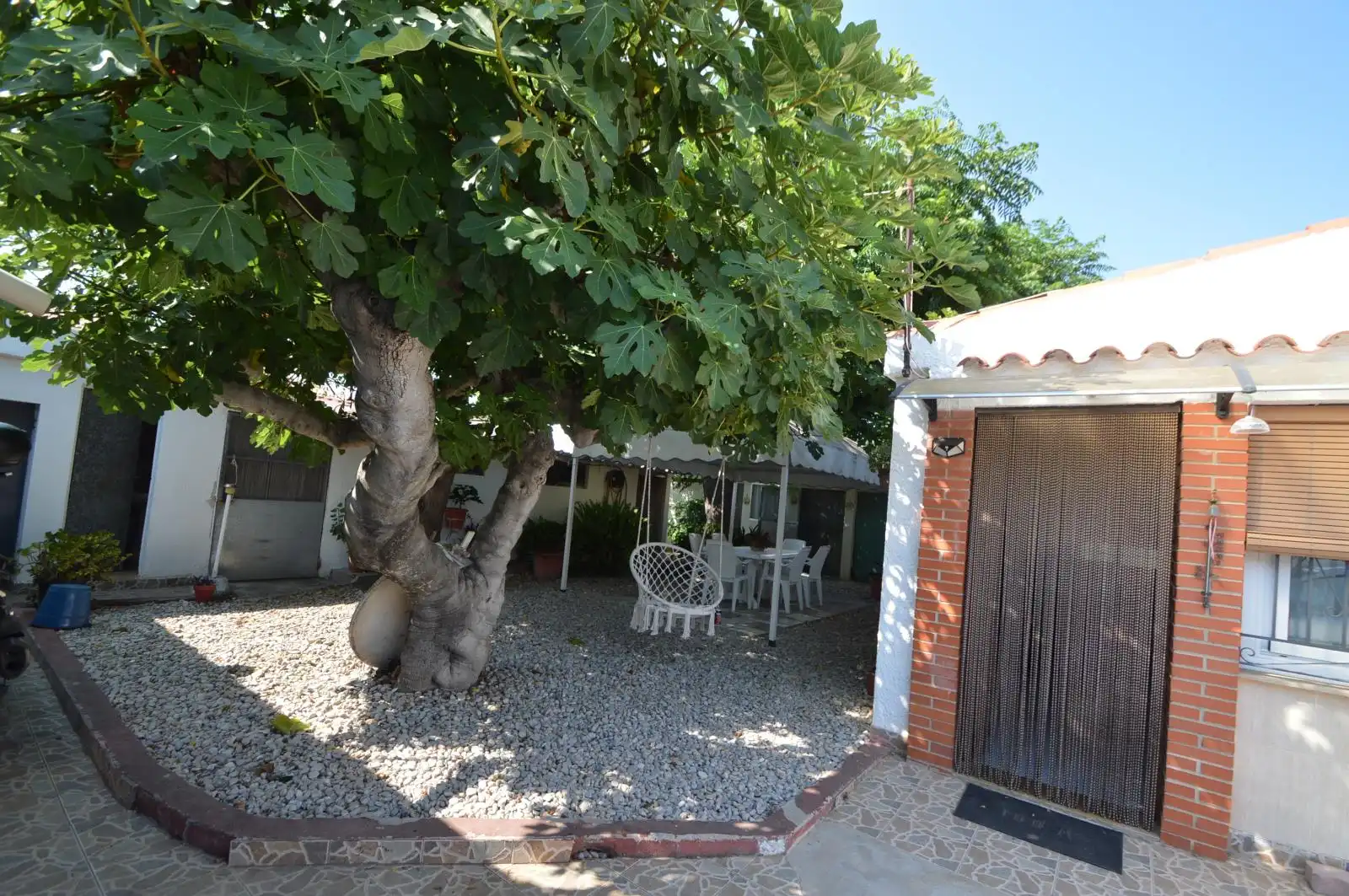 Vista exterior de Casa o xalet en venda en Vinaròs amb Jardí privat, Terrassa i Traster