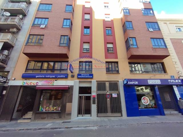 Garaje en Venta en Calle Cid Campeador en Avda de Madrid - Pº de la Estación