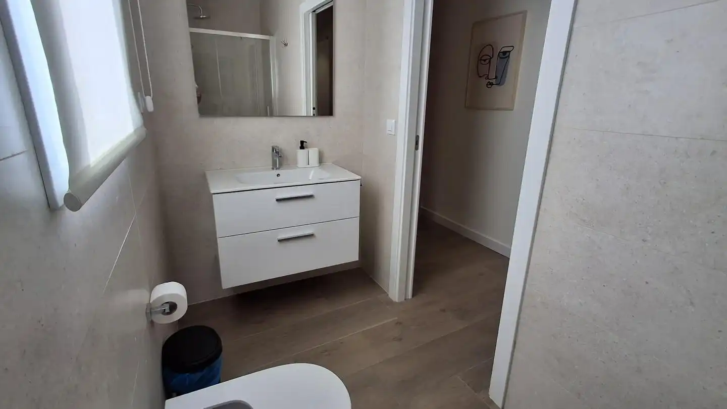 Badezimmer von Wohnung zur Miete in A Coruña Capital  mit Klimaanlage und Möbliert