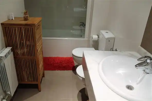 Badezimmer von Dachboden zur Miete in Cambrils mit Klimaanlage, Terrasse und Möbliert