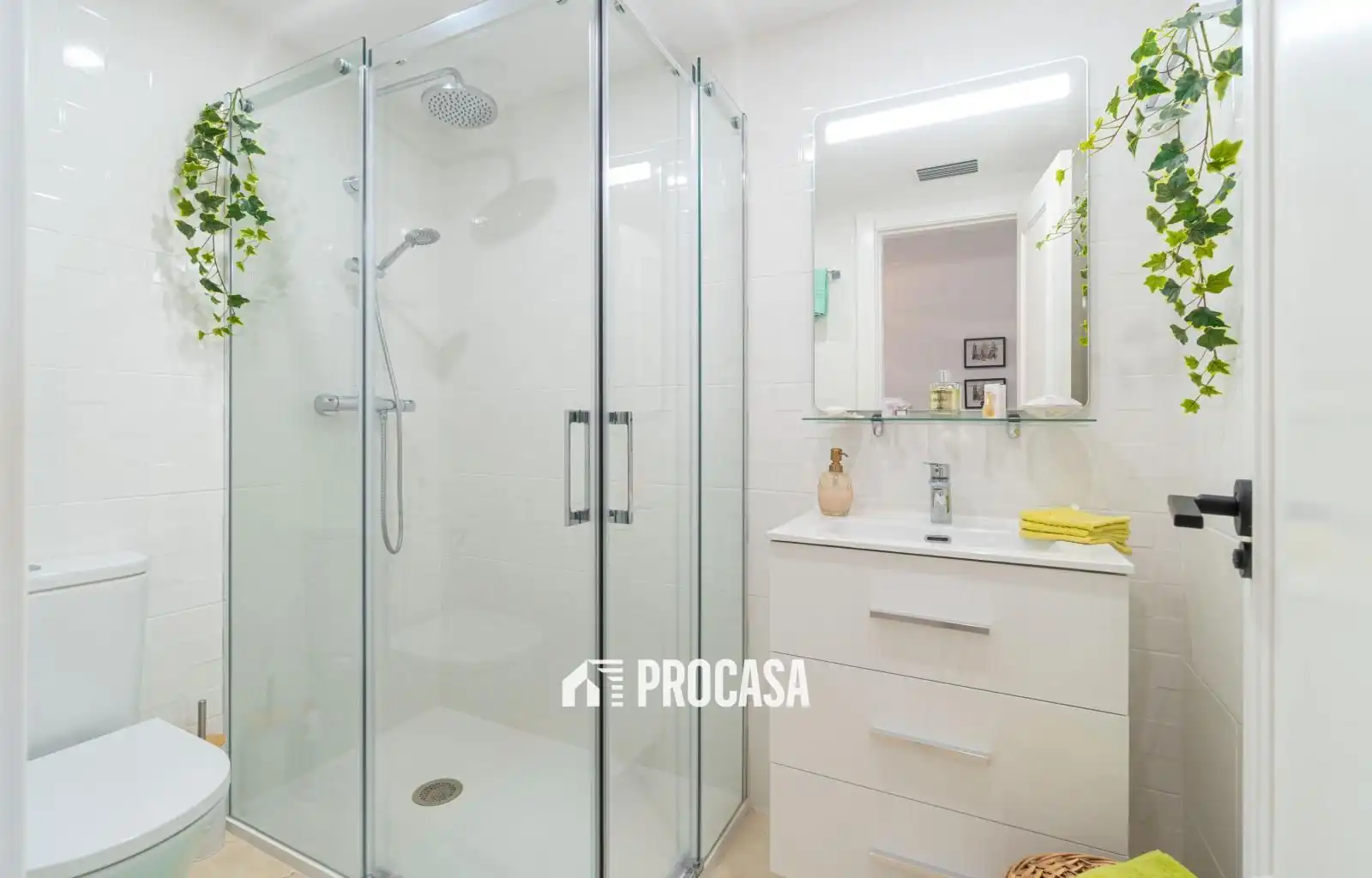 Badezimmer von Wohnung zum Verkauf in Empuriabrava mit Klimaanlage, Heizung und Terrasse