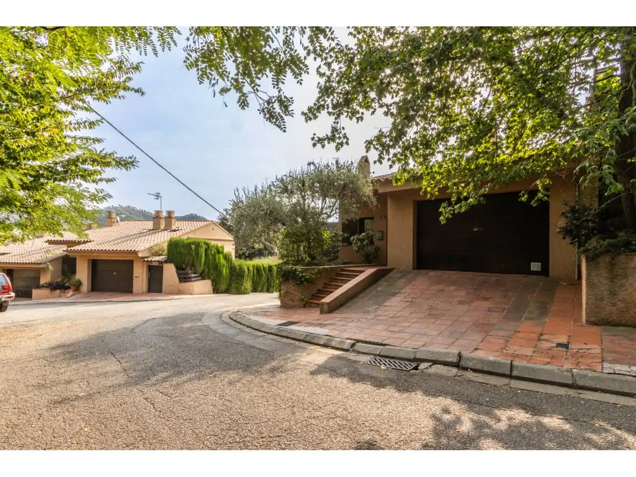 Vista exterior de Casa o xalet en venda en Castellar del Vallès amb Aire condicionat, Calefacció i Jardí privat