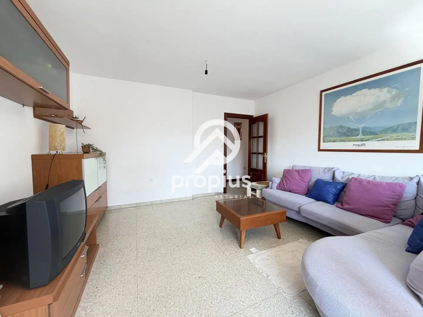 Sala d'estar de Pis en venda en Llanera amb Calefacció