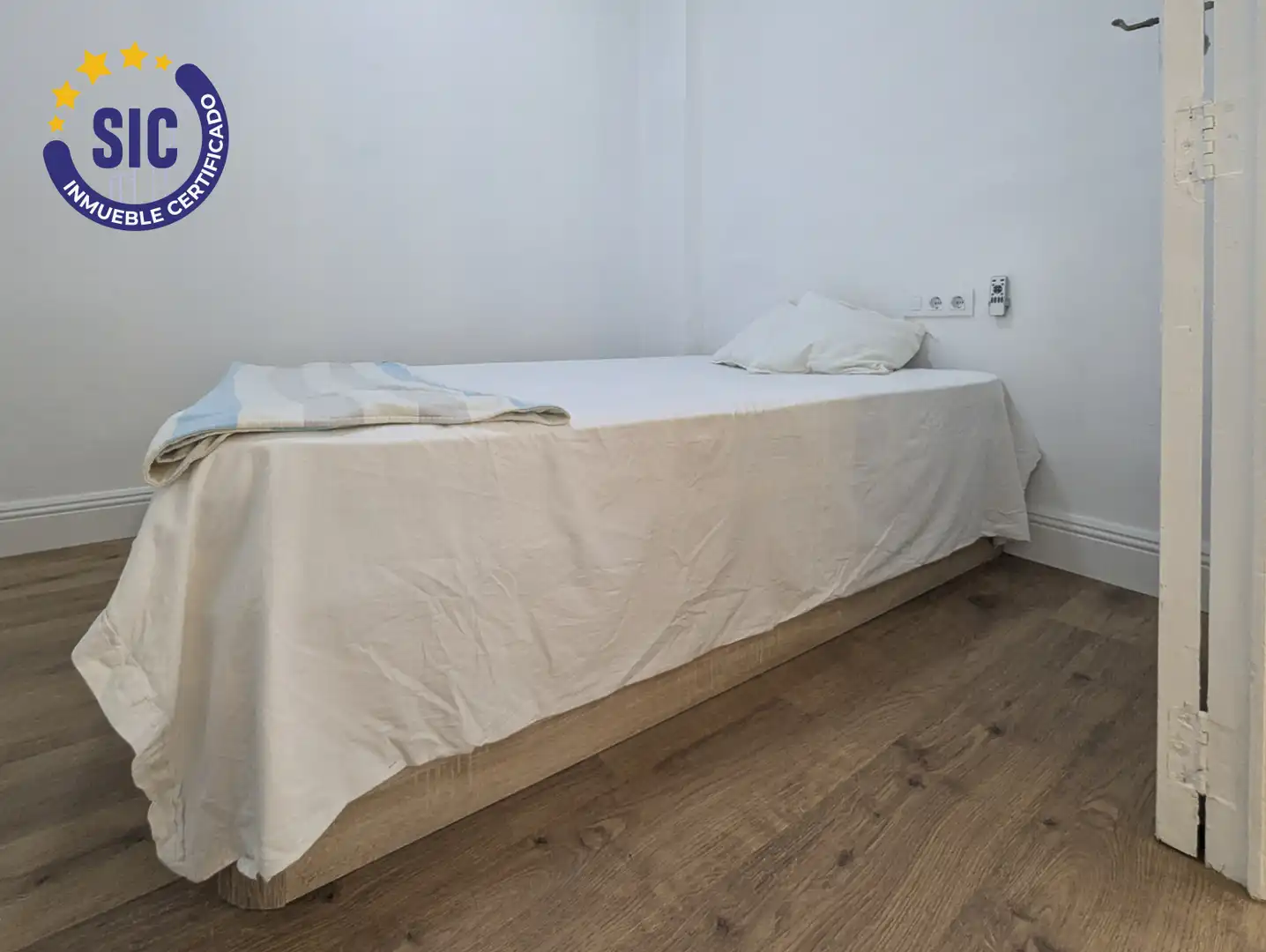Dormitori de Pis en venda en Valencia amb Balcó