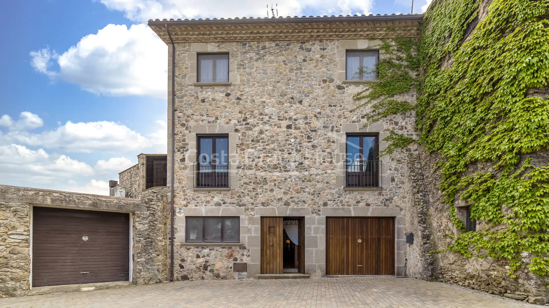 Vista exterior de Finca rústica en venda en Torrent (Girona) amb Aire condicionat, Calefacció i Jardí privat