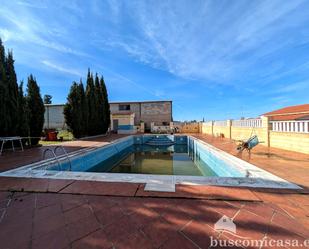 Piscina de Nau industrial en venda en Linares