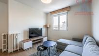 Living room of Flat to rent in  Madrid Capital  with Air Conditioner, Heating and Parquet flooring