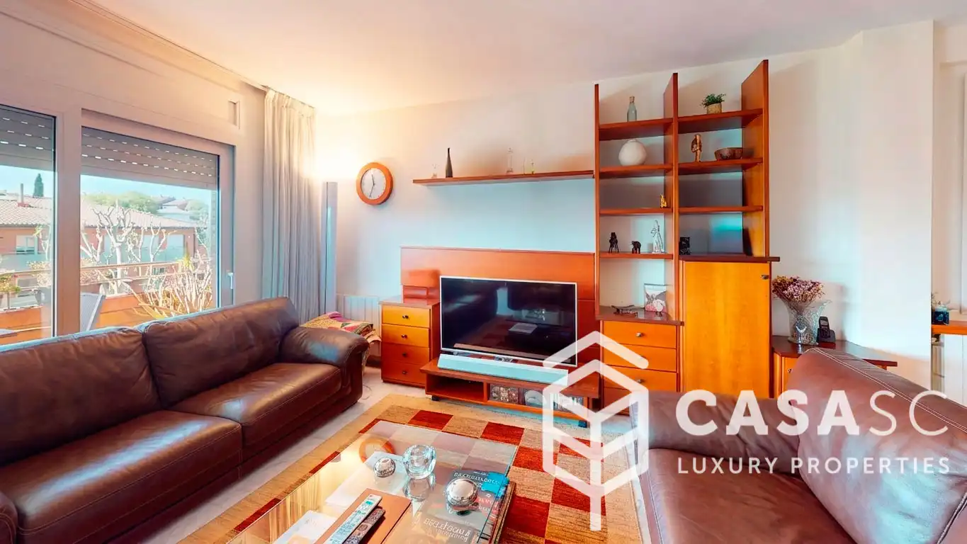 Living room of Attic for sale in Sant Cugat del Vallès  with Air Conditioner, Heating and Parquet flooring