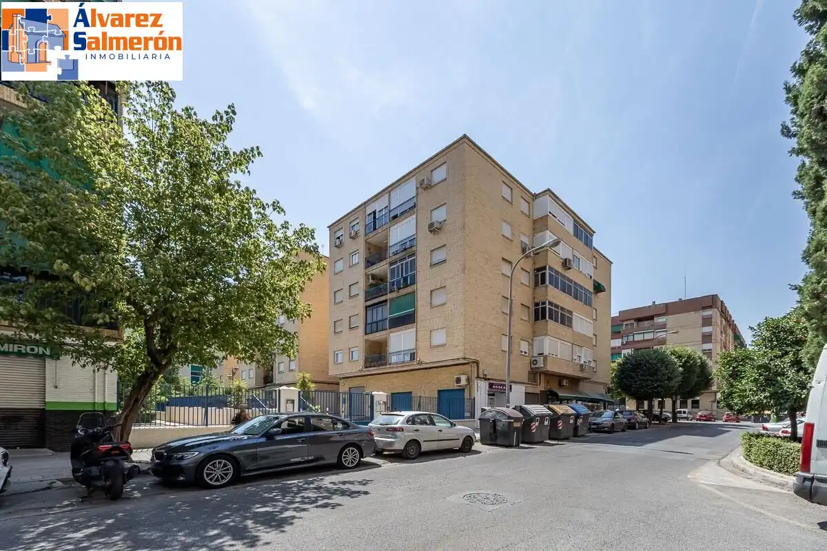 Piso con ascensor en venta en Genil