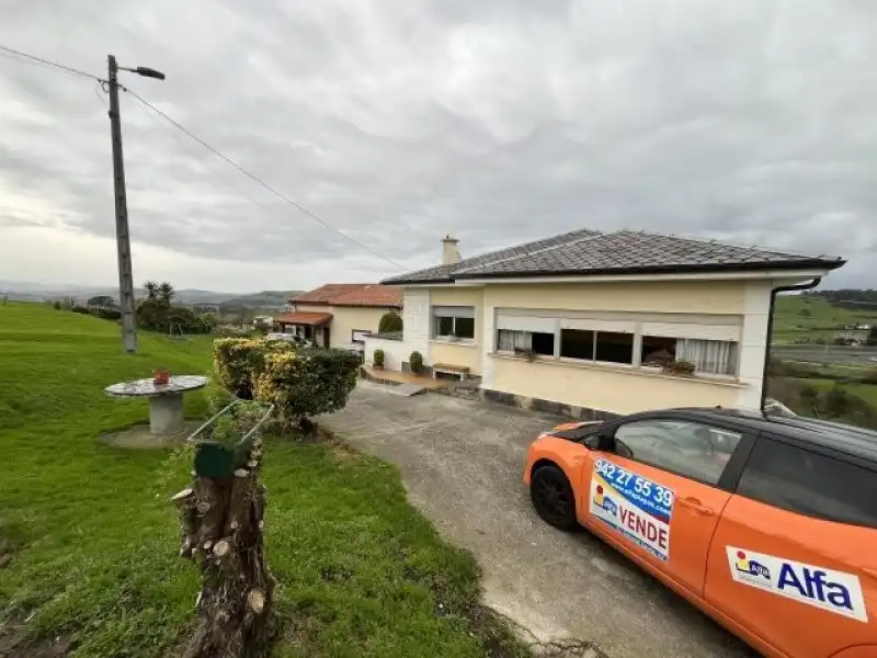 Vista exterior de Casa o chalet en venta en Miengo con Calefacción y Trastero