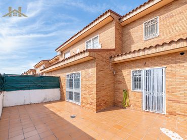 Maison mitoyenne avec jardin à vendre à Calle Océano Pacífico