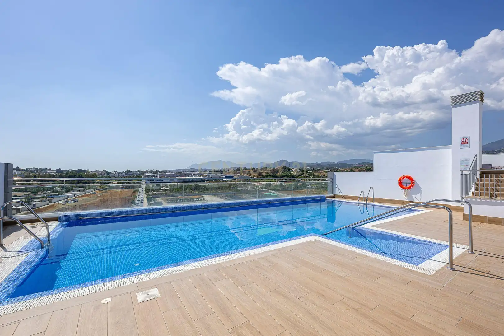 Piscina de Apartament en venda en Marbella amb Aire condicionat, Traster i Forn