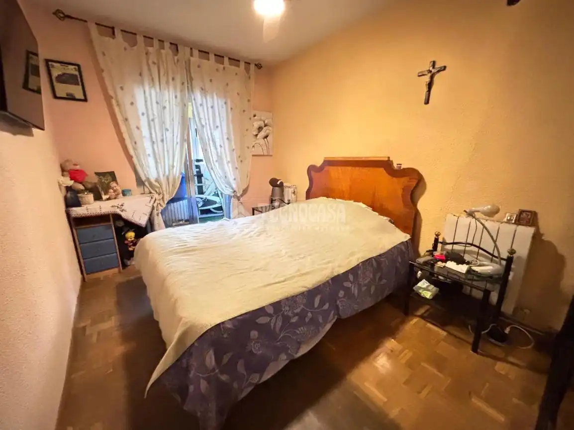Habitación de Piso en venta en Madrid con Calefacción