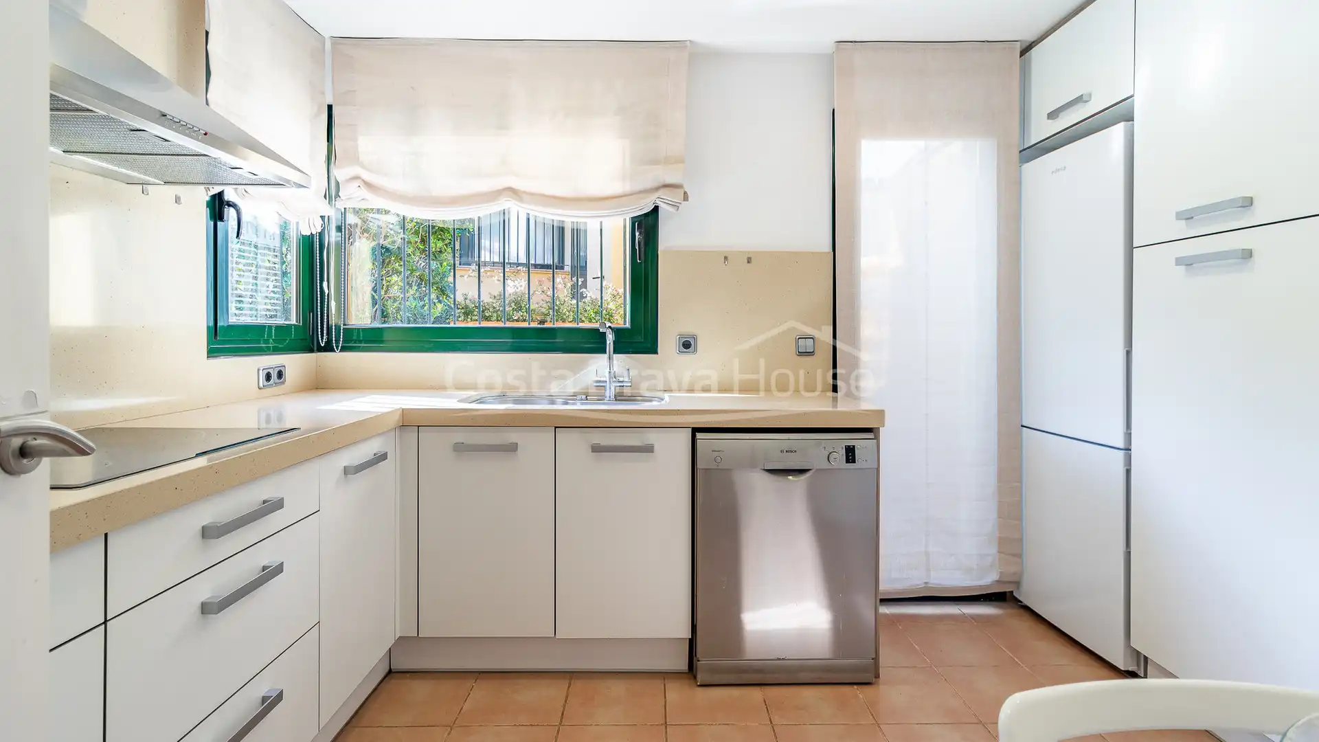 Cuina de Casa o xalet en venda en Palafrugell amb Aire condicionat, Calefacció i Jardí privat