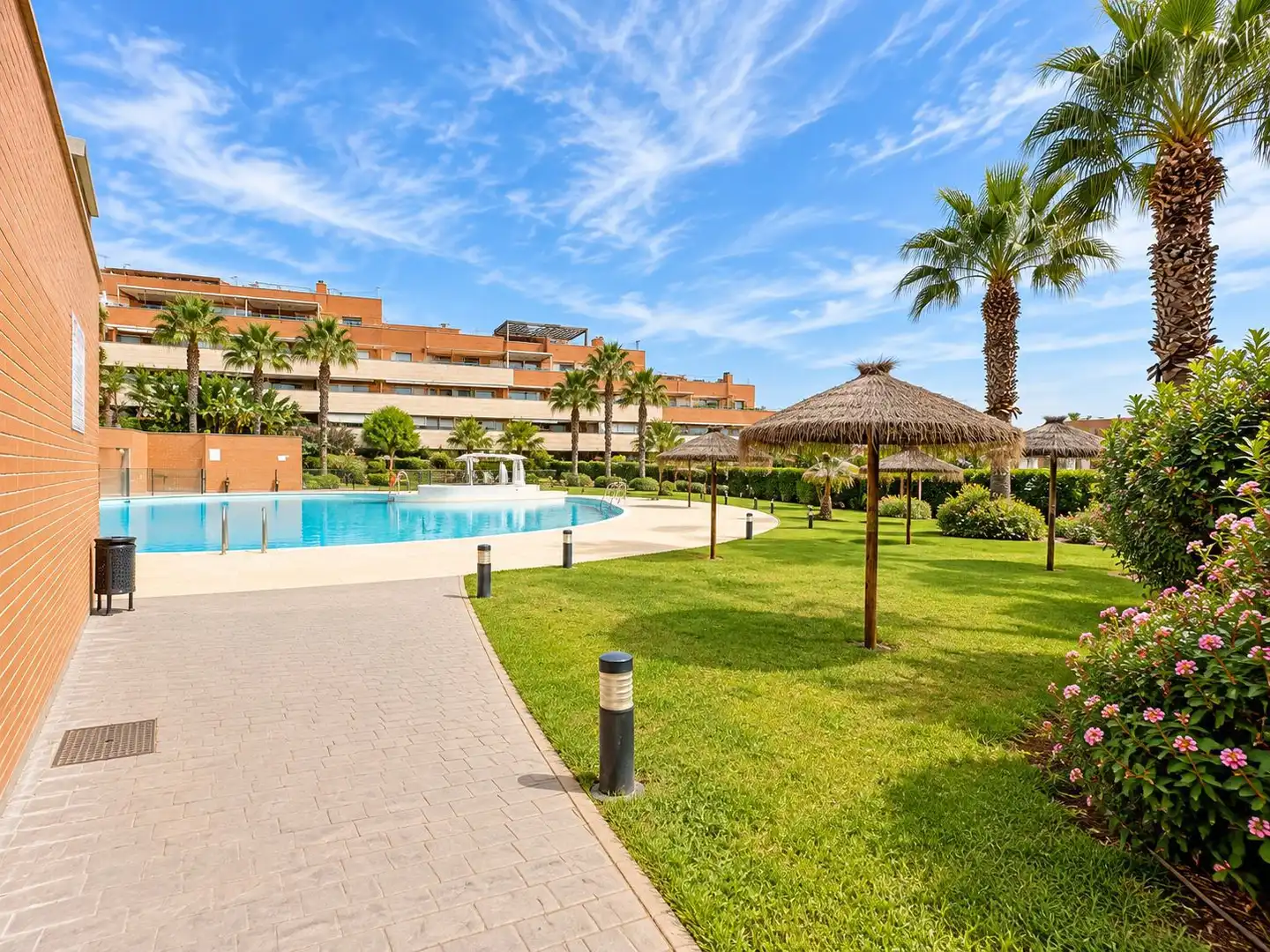 Piscina de Apartament en venda en Torremolinos amb Aire condicionat, Calefacció i Parquet