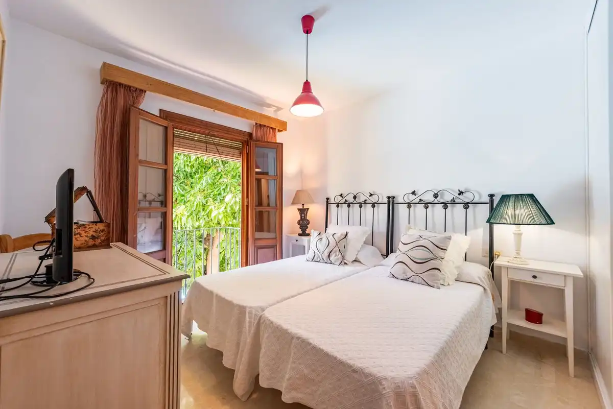 Schlafzimmer von Einfamilien-Reihenhaus zum Verkauf in Benahavís mit Klimaanlage, Heizung und Terrasse