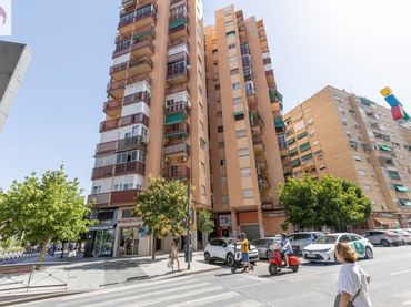 Pis amb balcó en venda a Avenida Avenida América