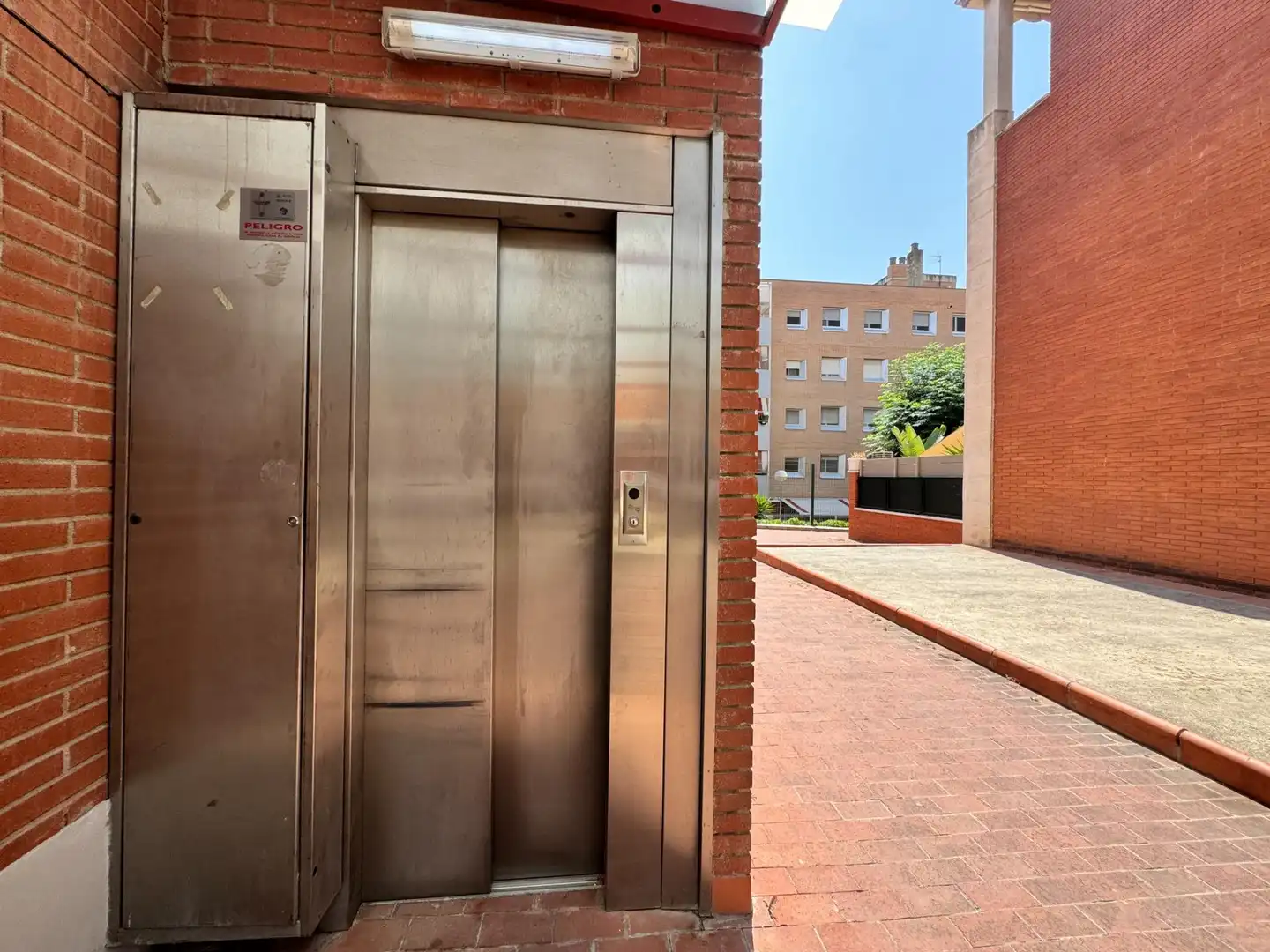 Parking de Casa adosada en venta en Gavà con Aire acondicionado, Calefacción y Jardín privado