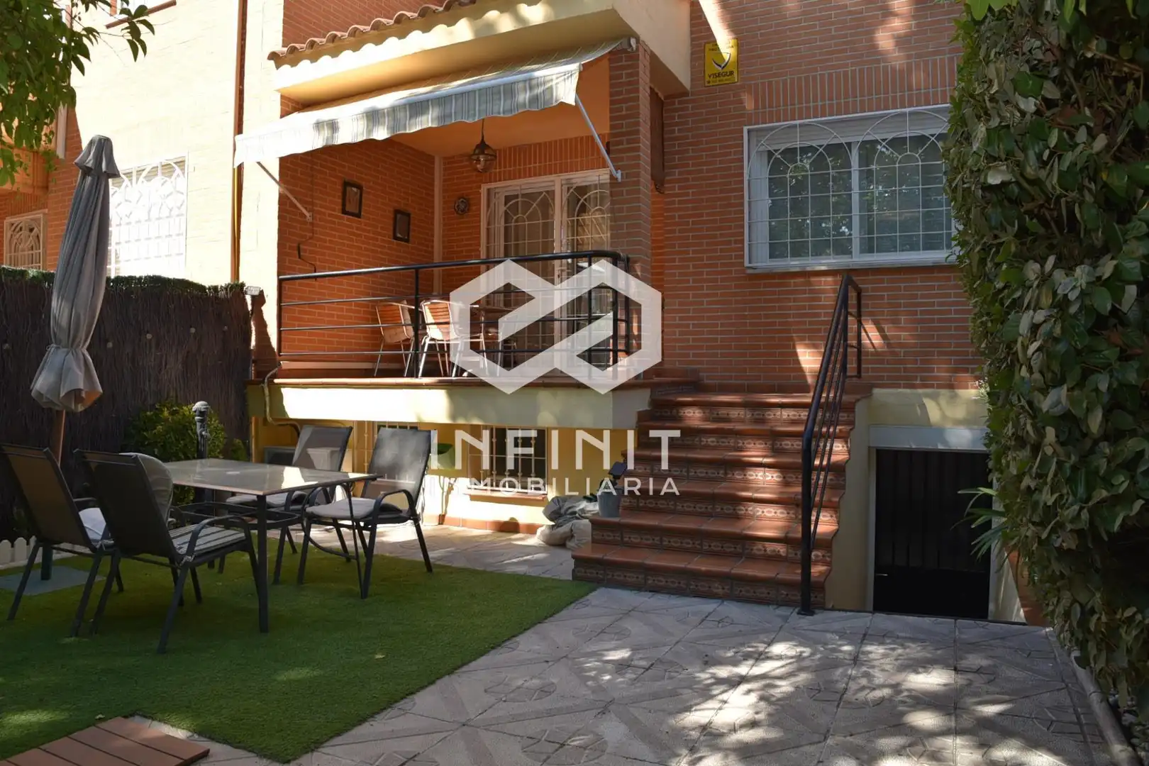 Terrassa de Casa adosada en venda en Alcalá de Henares amb Aire condicionat, Calefacció i Jardí privat
