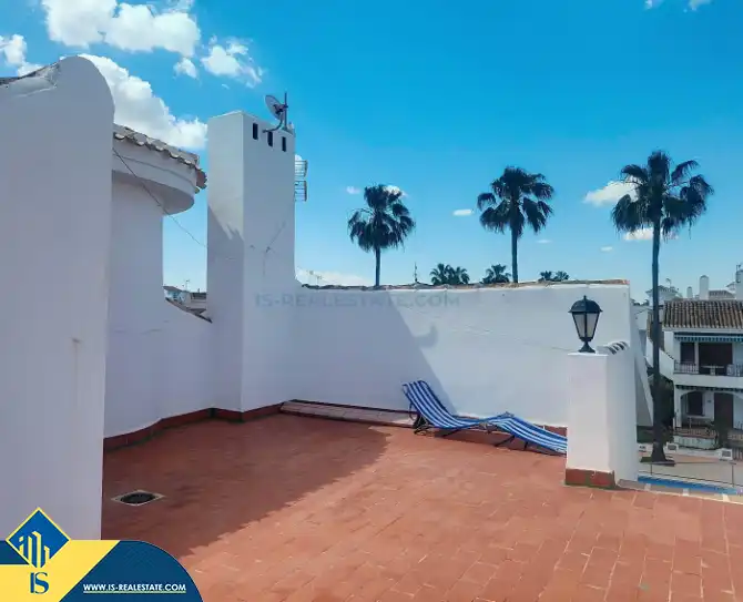 Vista exterior de Casa o xalet en venda en Pilar de la Horadada amb Terrassa, Moblat i Piscina comunitària