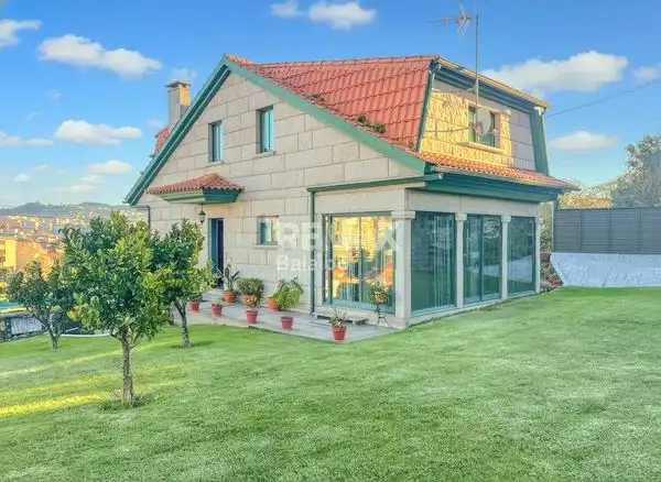Vista exterior de Casa o chalet en venta en Vigo  con Calefacción, Jardín privado y Trastero