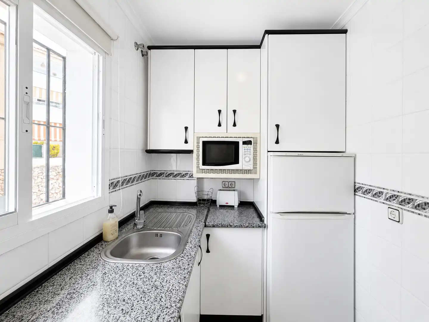 Cuina de Apartament en venda en Benalmádena amb Terrassa, Moblat i Piscina comunitària