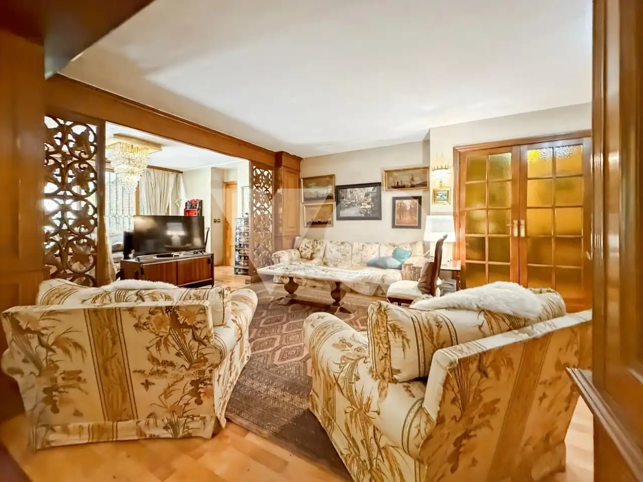 Sala d'estar de Casa o xalet en venda en Madrid amb Calefacció, Jardí privat i Parquet