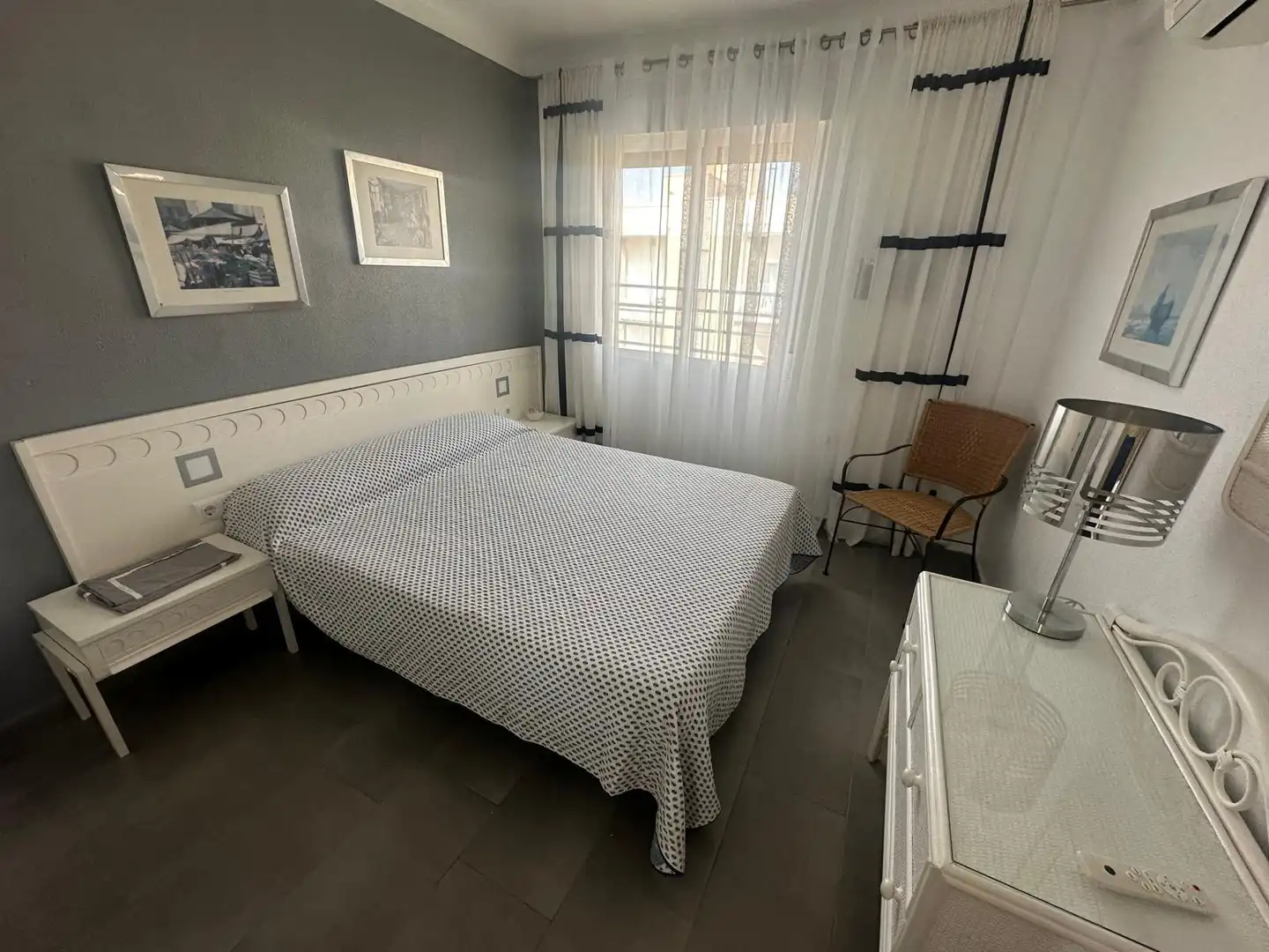 Dormitori de Apartament de lloguer en Águilas amb Aire condicionat, Moblat i Balcó