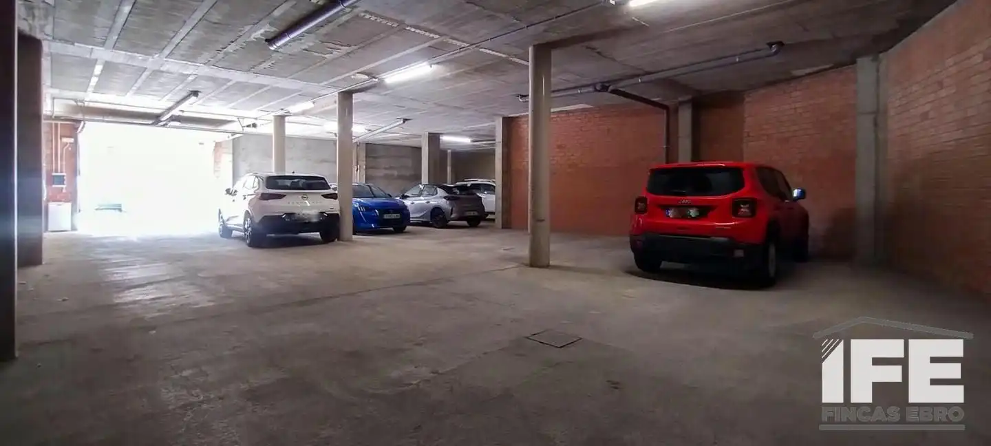 Aparcament de Edifici en venda en Alagón