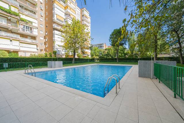 Piso en Venta en Calle Rubens en Norte - Universidad