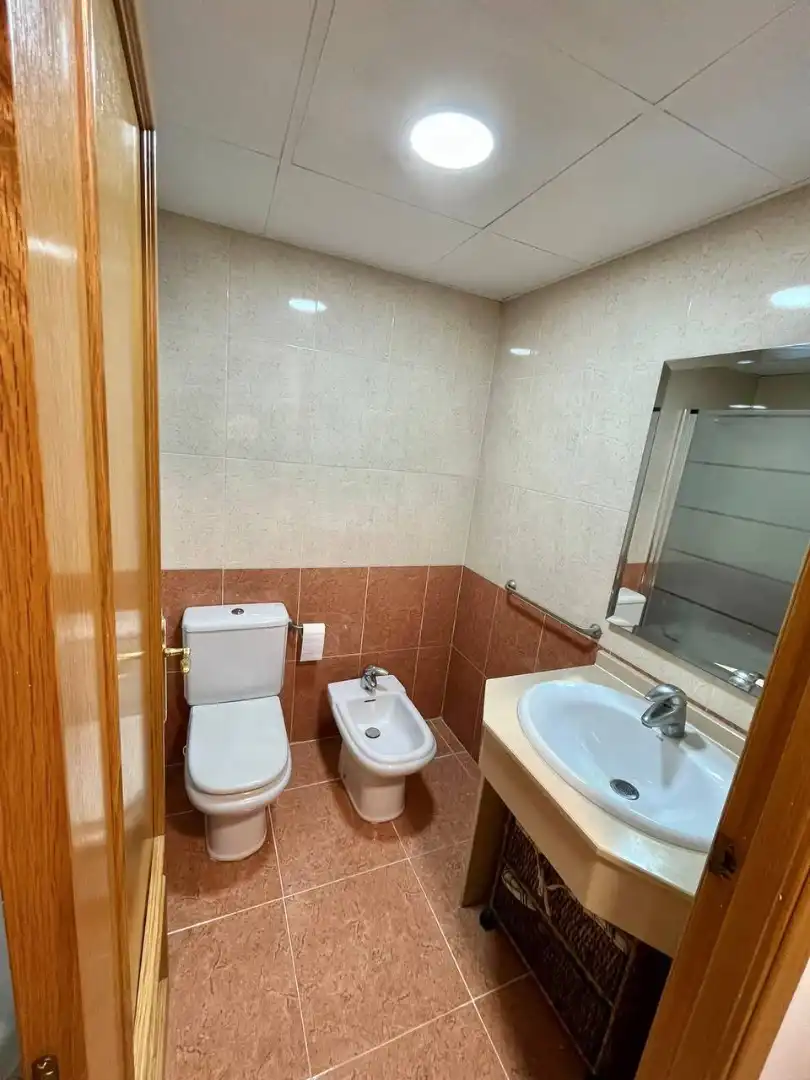 Bathroom of Flat for rent in Valencia  with Air Conditioner, Furnished and Balcony