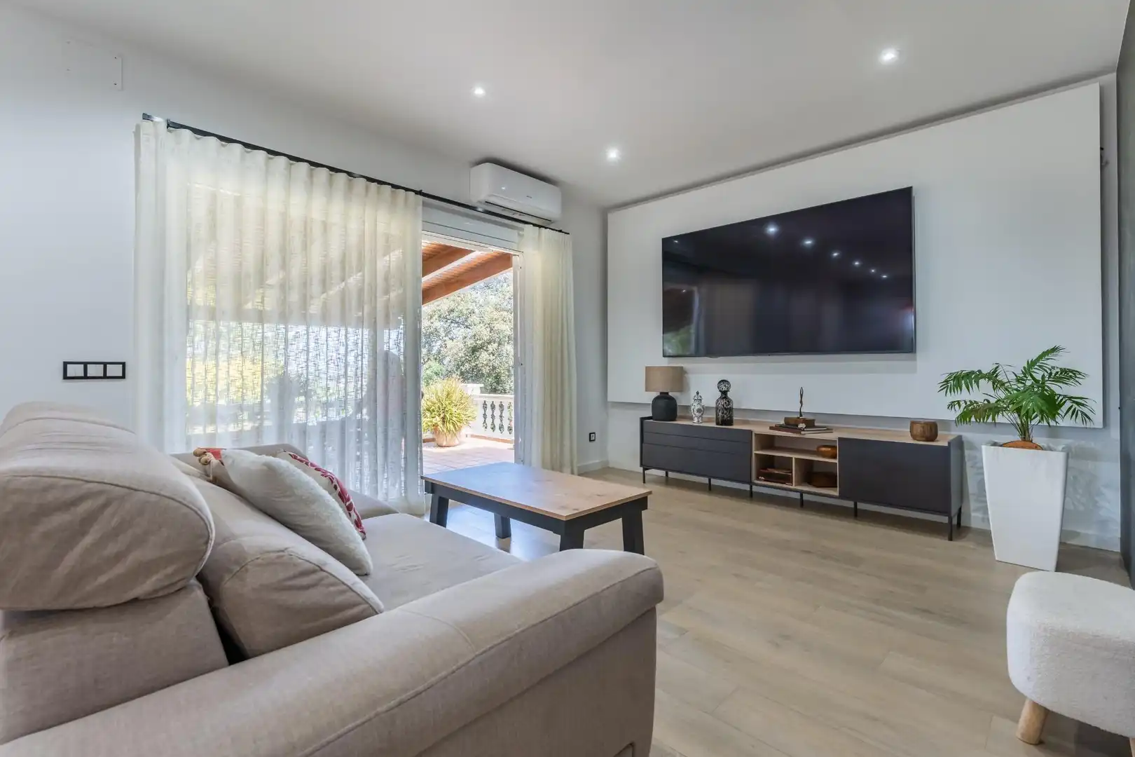 Sala de estar de Casa o chalet en venta en Vilanova del Vallès con Aire acondicionado, Calefacción y Jardín privado