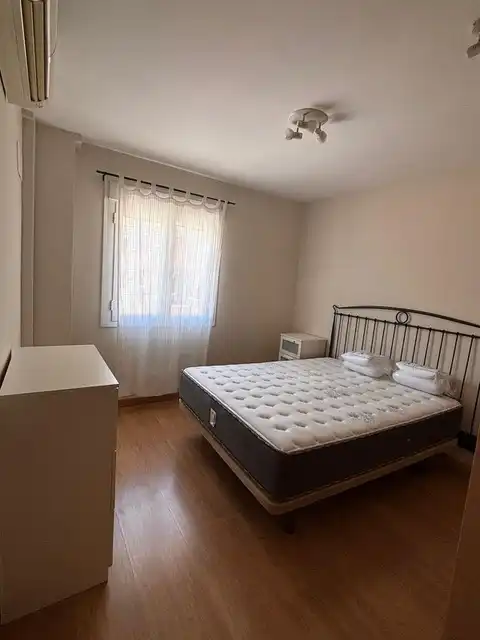 Apartment with lift to rent in Calle Constancia 34