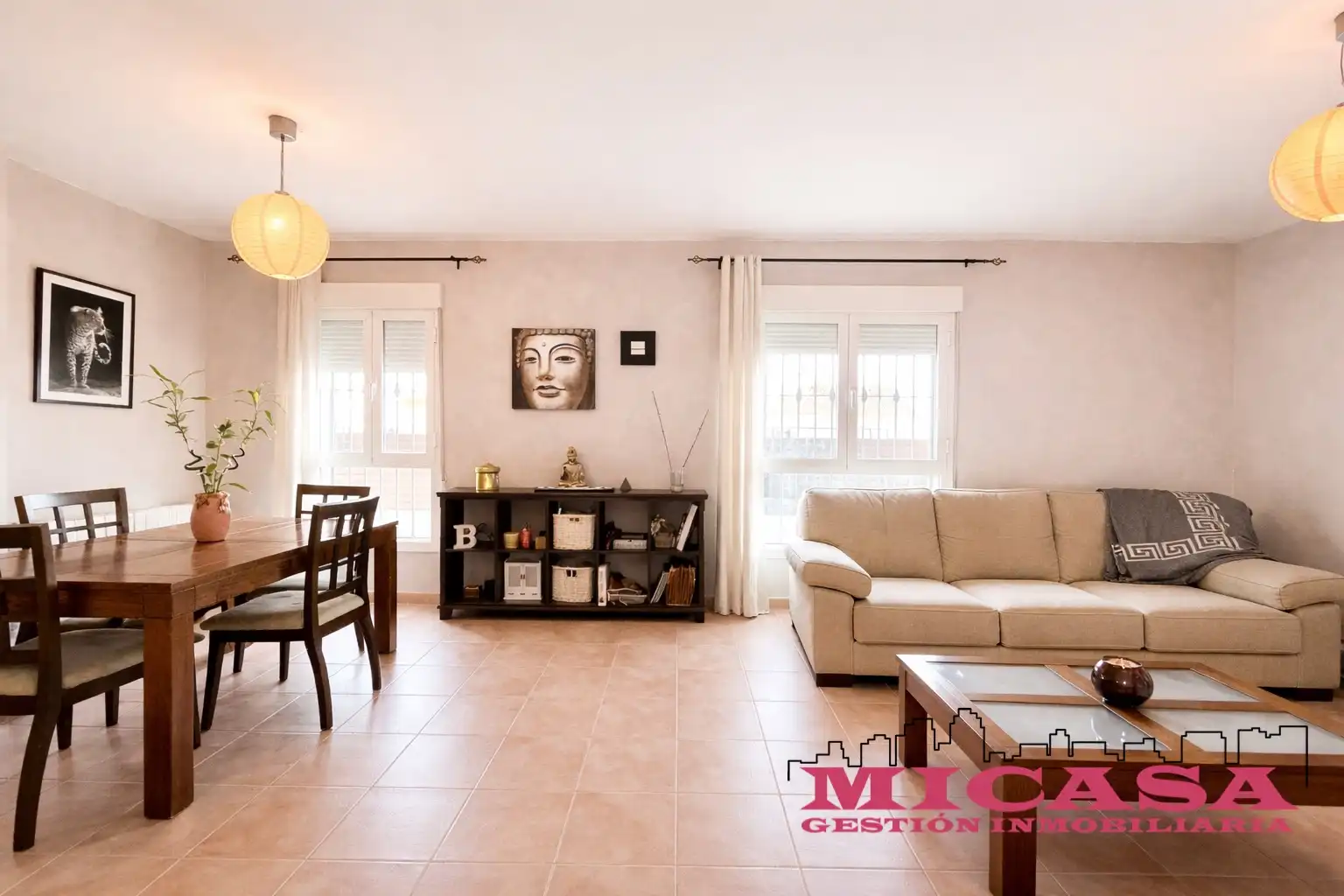 Sala de estar de Casa adosada en venta en Illescas con Aire acondicionado, Calefacción y Jardín privado