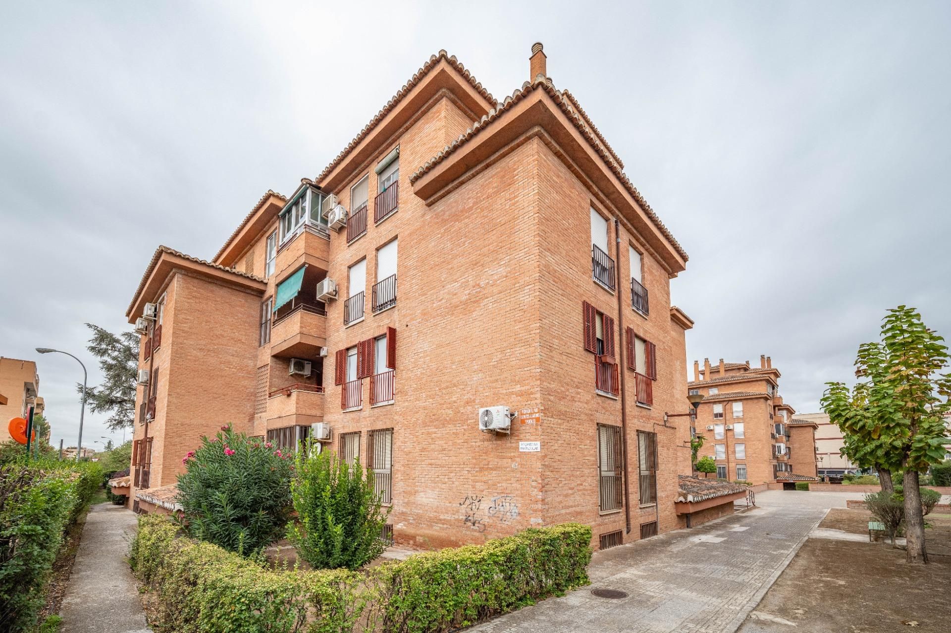 Exterior view of Flat for sale in  Granada Capital  with Air Conditioner, Heating and Private garden
