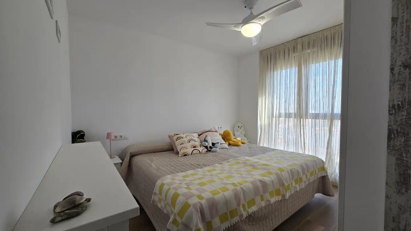 Habitación de Apartamento de alquiler en Gandia con Aire acondicionado, Calefacción y Piscina comunitaria