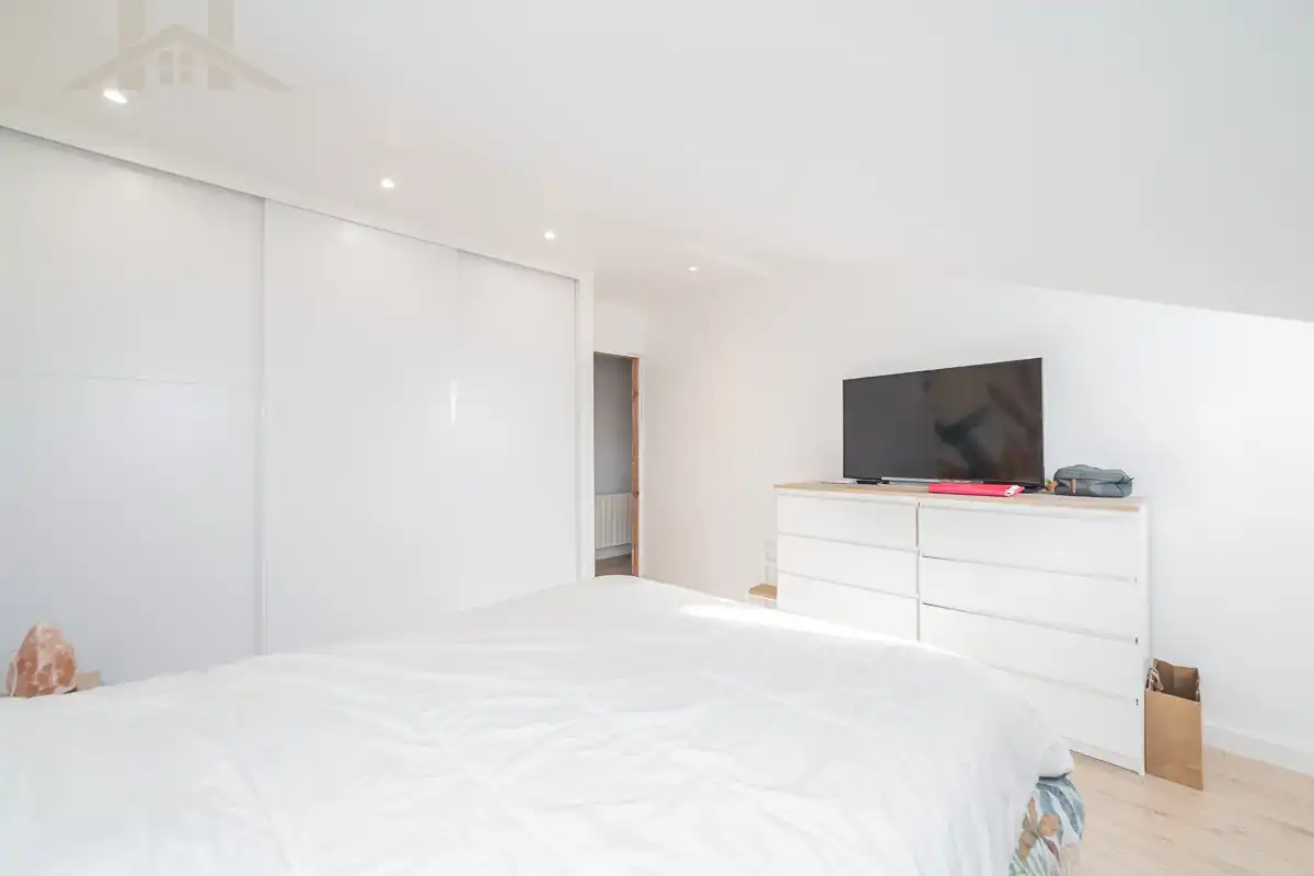 Habitación de Dúplex en venta en Sevilla la Nueva con Aire acondicionado, Calefacción y Balcón