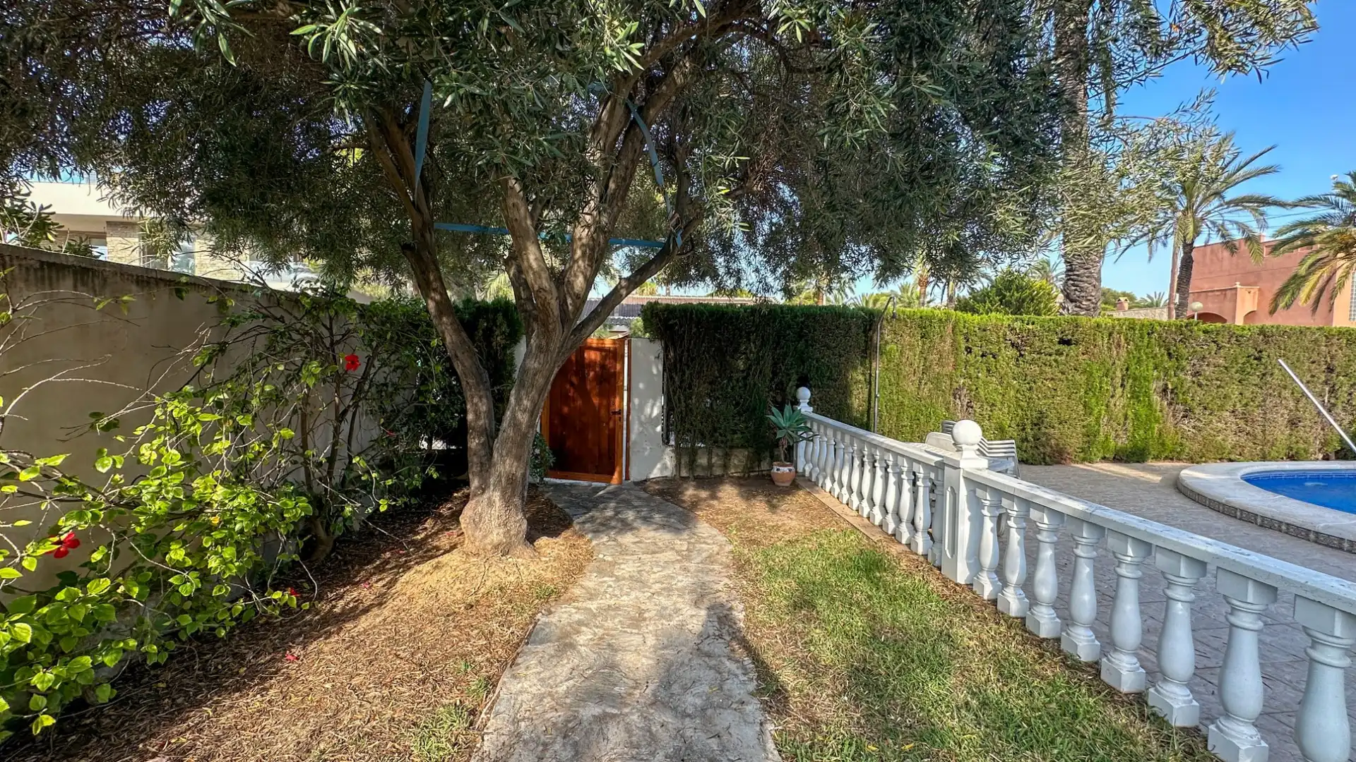 Garden of Houses for sale in Orihuela  with Air Conditioner, Swimming Pool and Furnished