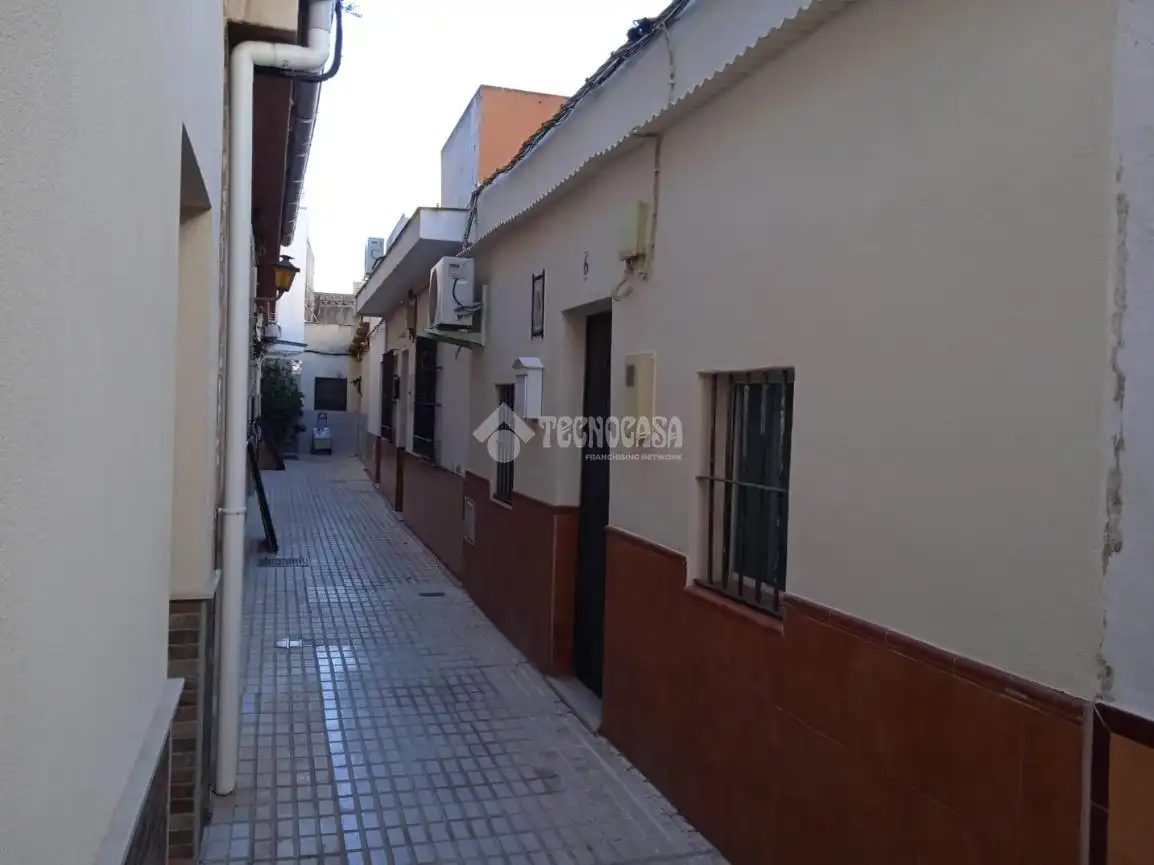Vista exterior de Casa adosada en venta en La Rinconada con Aire acondicionado y Calefacción