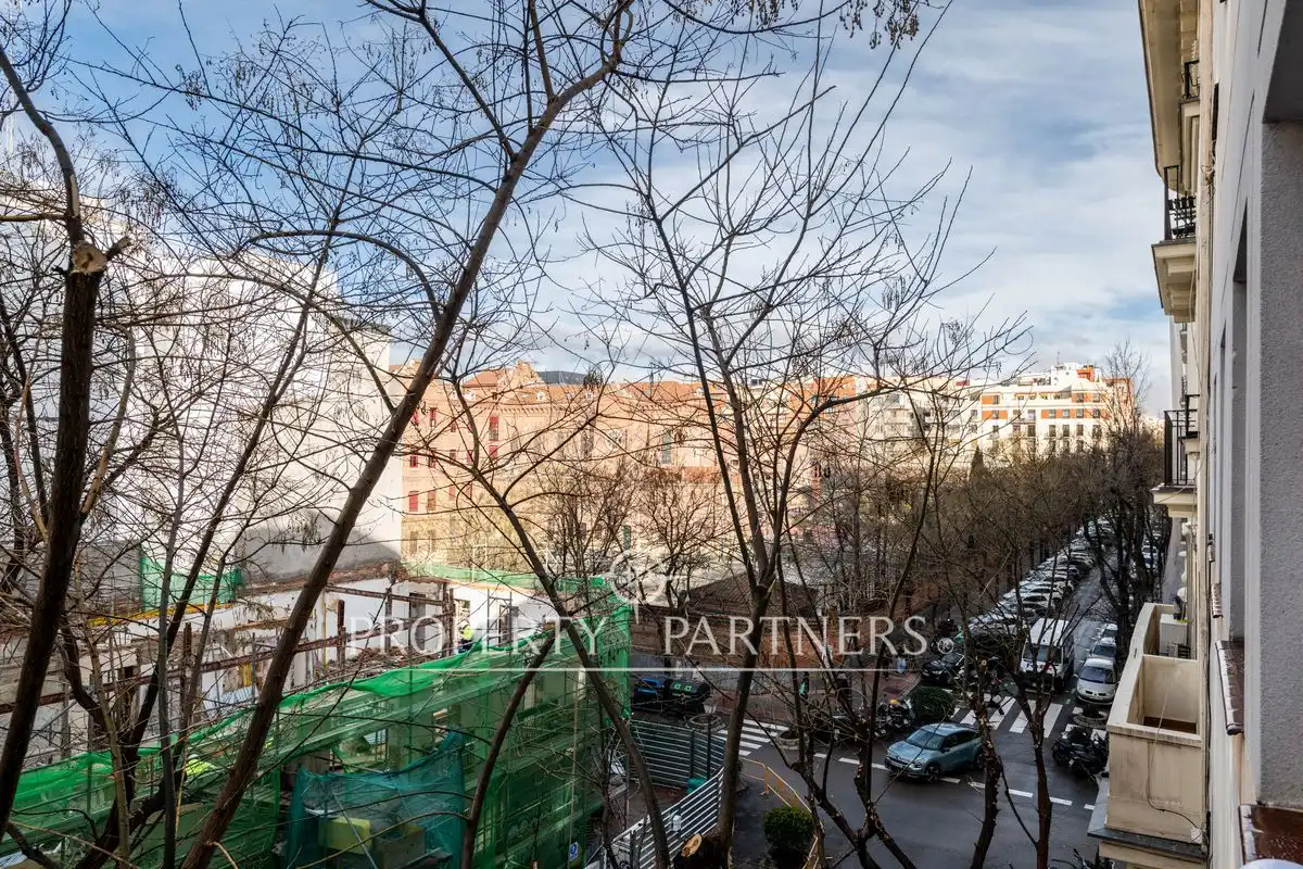 Außenansicht von Wohnungen zum Verkauf in Madrid mit Klimaanlage, Heizung und Möbliert