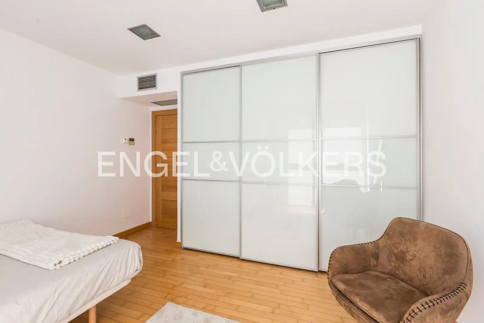 Habitación de Casa o chalet en venta en Madrid con Aire acondicionado, Calefacción y Jardín privado
