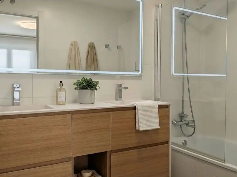 Bathroom of Flat for sale in Donostia - San Sebastián   with Balcony